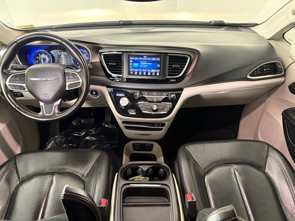Used 2019 Chrysler Pacifica Touring-L image 31