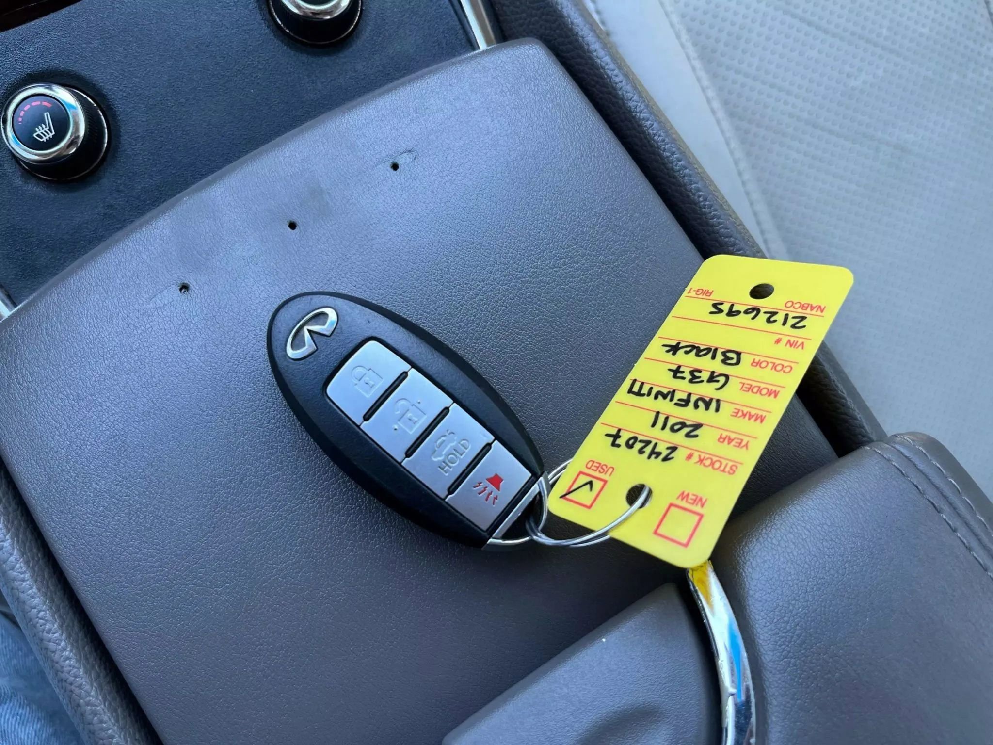 Used 2011 INFINITI G37 Journey w/ Premium Pkg image 18