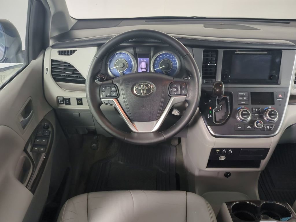 Used 2016 Toyota Sienna XLE FWD image 19