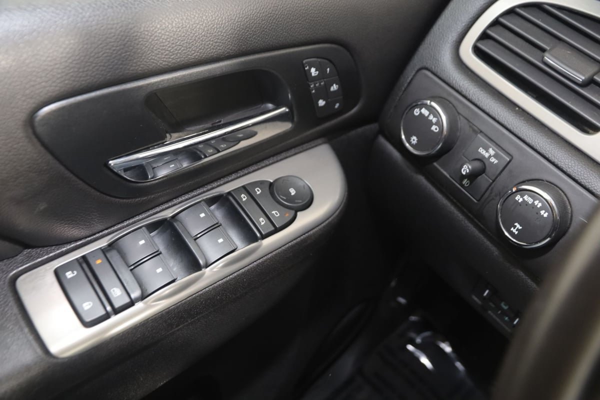 Used 2012 Chevrolet Silverado 1500 LTZ w/ LTZ White Diamond Edition AWD/4WD image 23