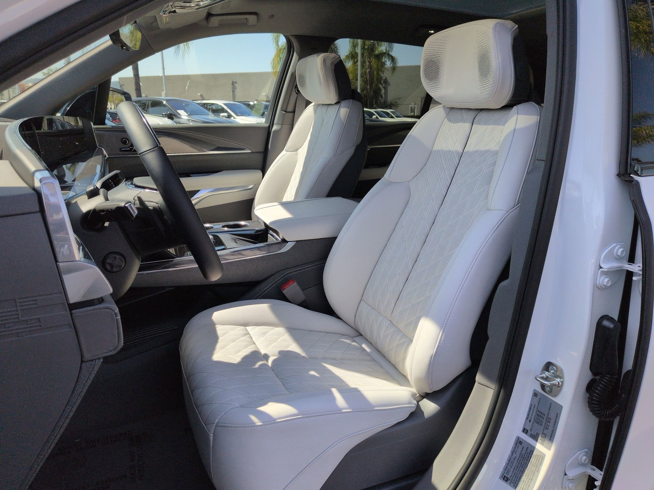 Used 2025 Cadillac Escalade IQ Luxury 1 AWD/4WD image 16