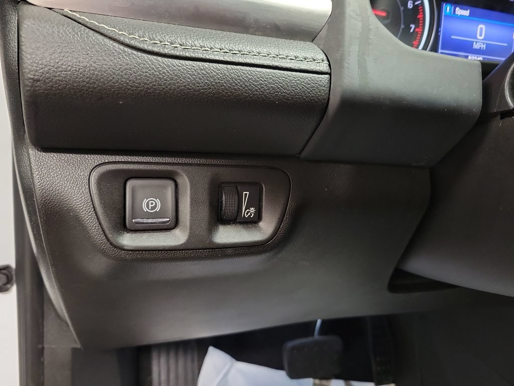Used 2023 GMC Acadia SLE FWD image 27