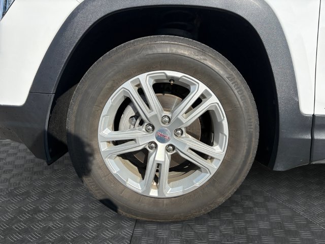 Used 2024 GMC Terrain SLE AWD/4WD image 13