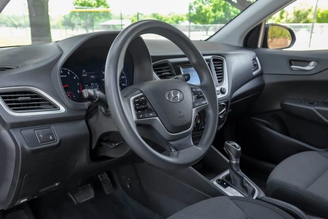Used 2020 Hyundai Accent SE image 3