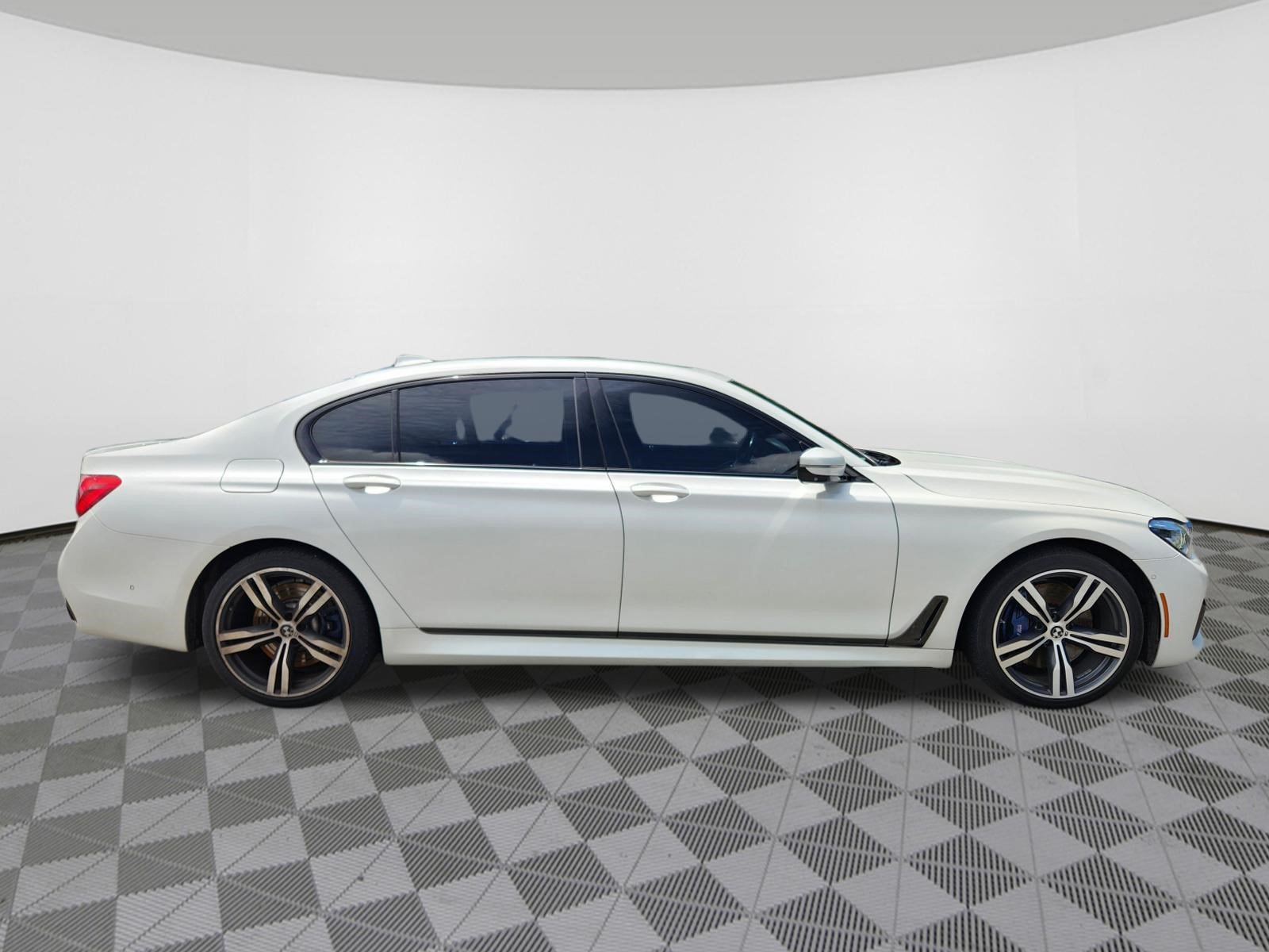Used 2018 BMW 750i RWD image 6