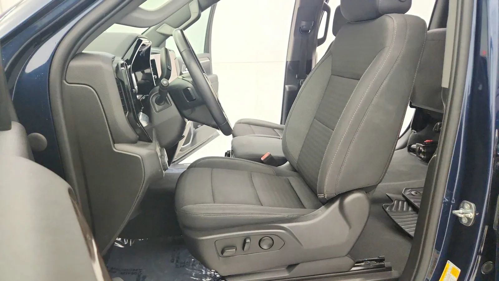 Used 2022 Chevrolet Silverado 1500 LT image 23