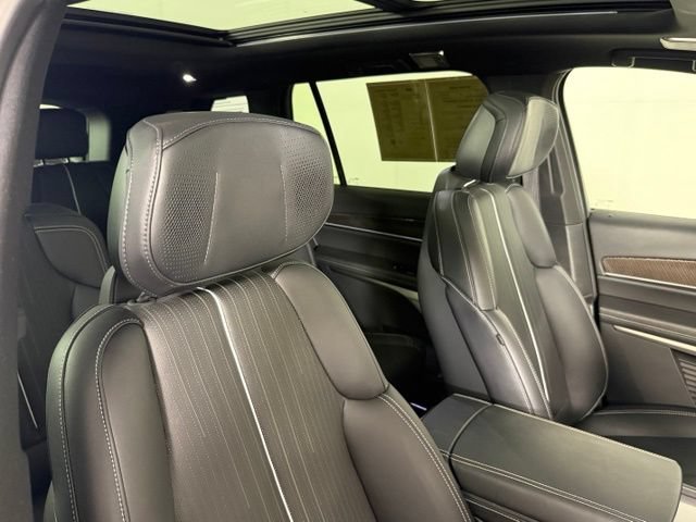 Certified 2026 Cadillac Vistiq Luxury w/ LPO, Floor Liner Package AWD/4WD image 33
