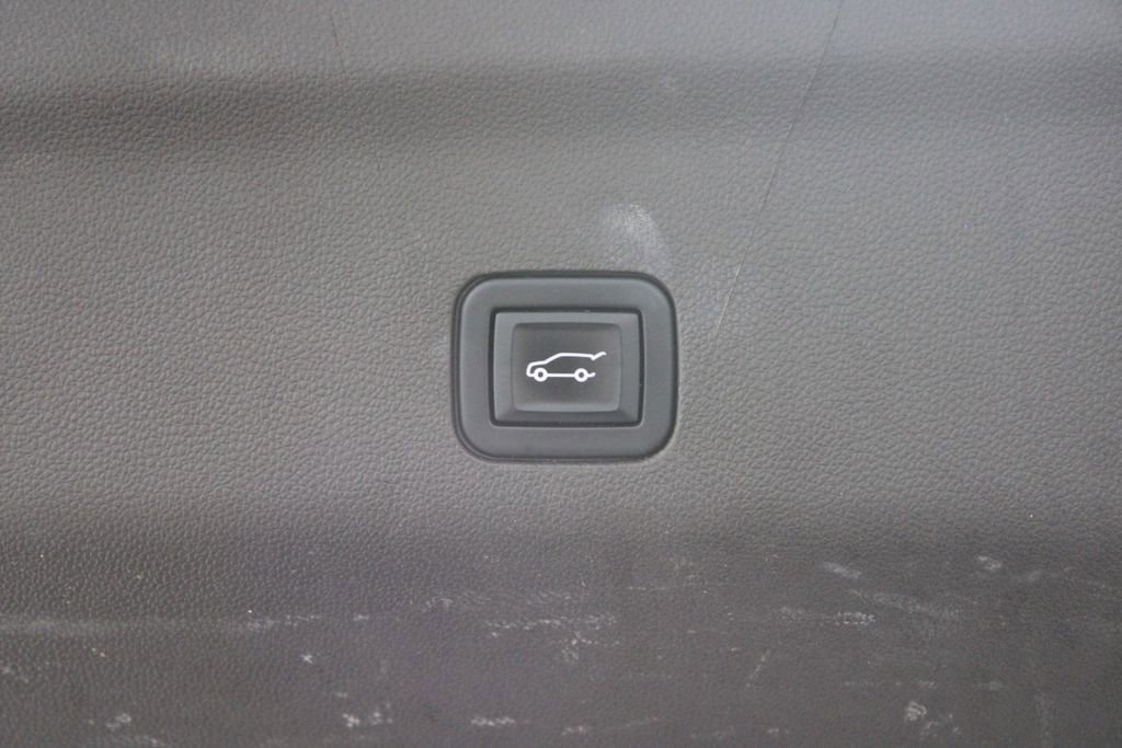 Used 2022 Chevrolet Tahoe LT w/ Luxury Package image 16