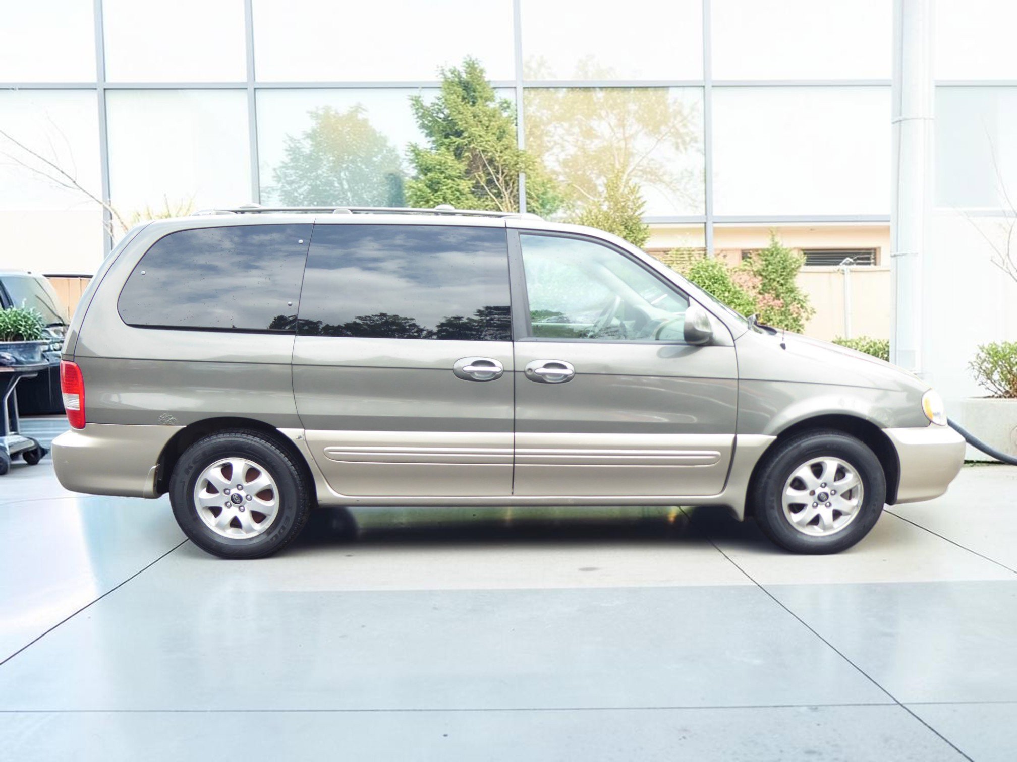 Used 2004 Kia Sedona LX image 7