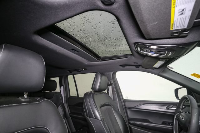 Used 2023 Jeep Grand Cherokee Altitude AWD/4WD image 18