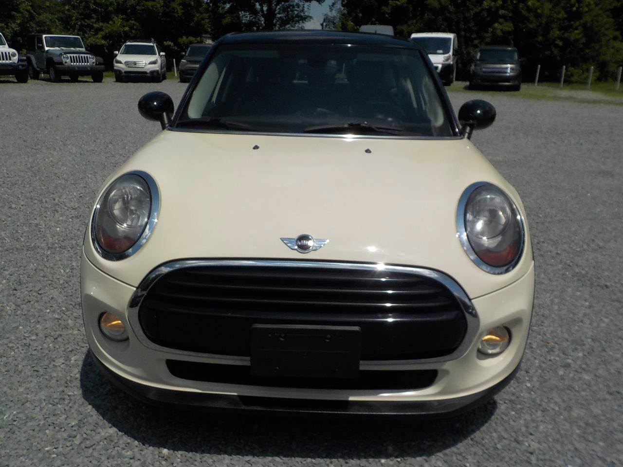 Used 2016 MINI Cooper 4-Door Hardtop FWD image 8