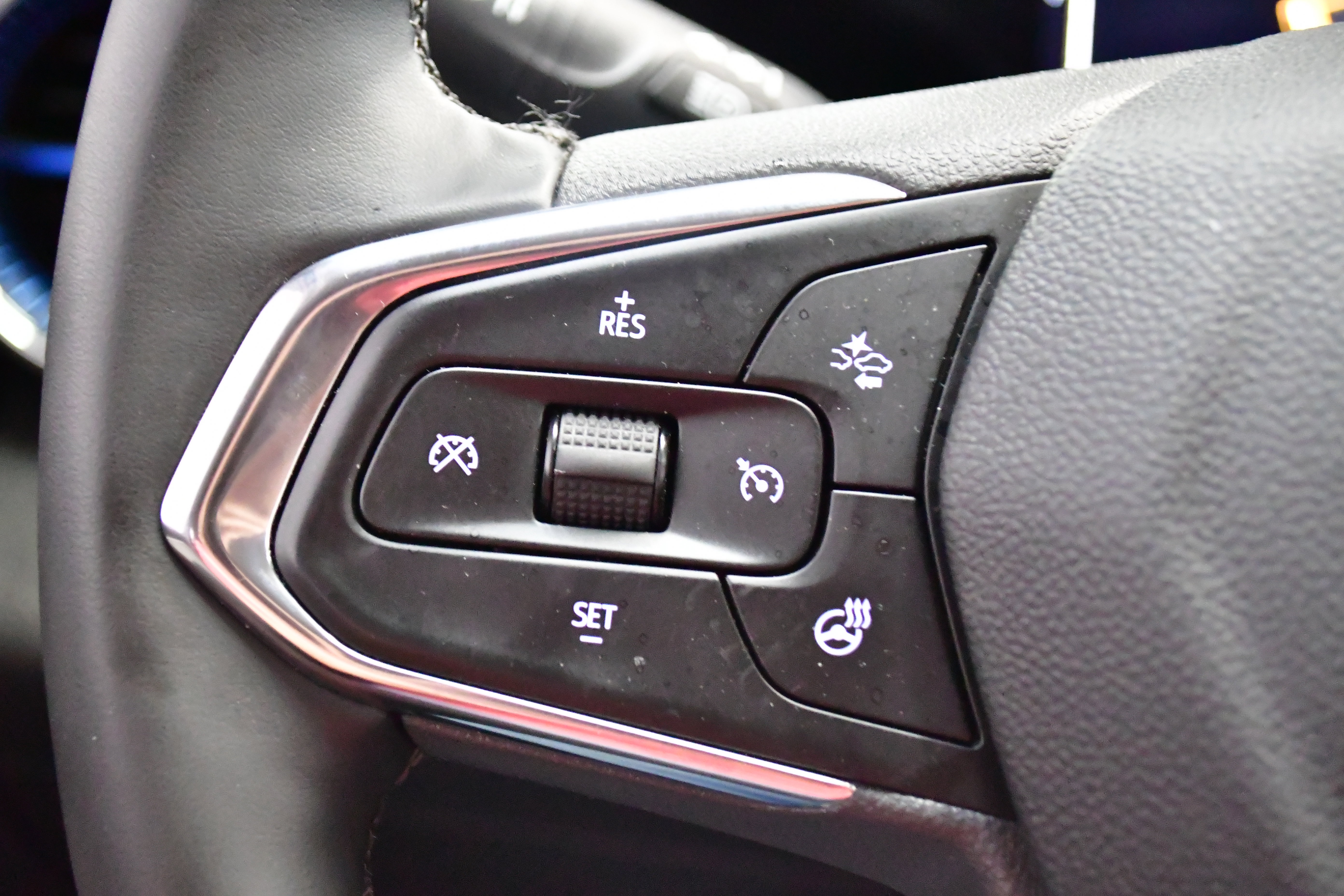 Used 2025 Chevrolet Trax LT w/ LT Convenience Package image 34