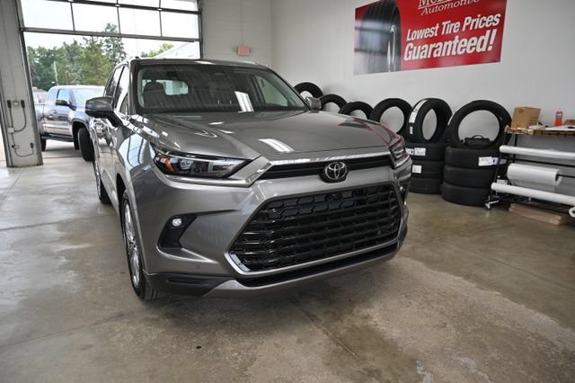 Certified 2026 Toyota Grand Highlander AWD image 3