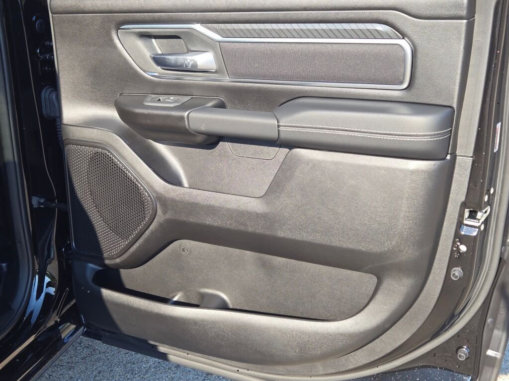 New 2026 RAM 1500 4x4 Crew Cab image 7