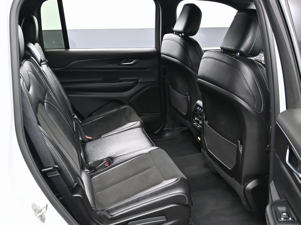 Used 2024 Jeep Grand Cherokee L Laredo image 37