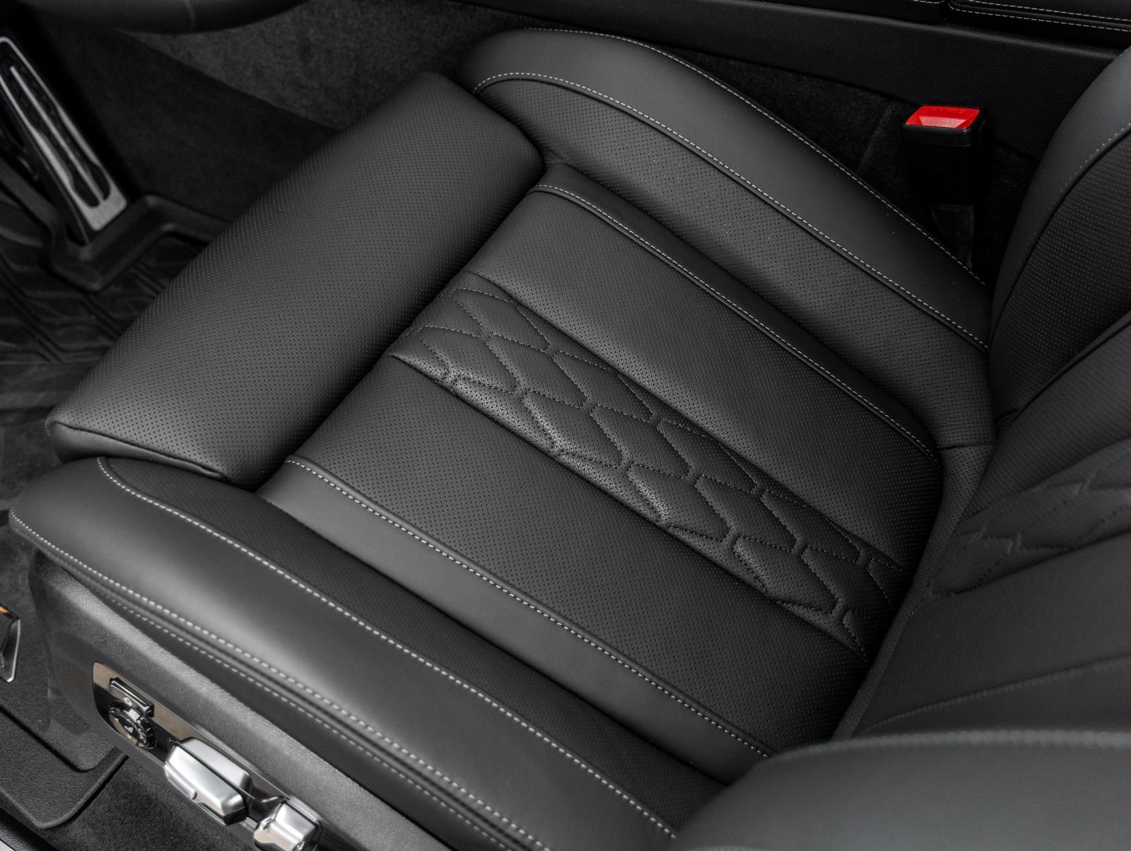 Used 2026 BMW X5 M60i w/ Climate Comfort Package image 20