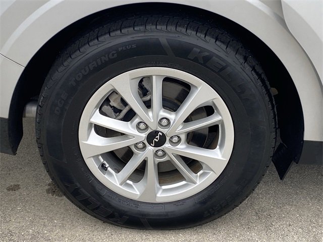 Used 2023 Kia Carnival LX image 31