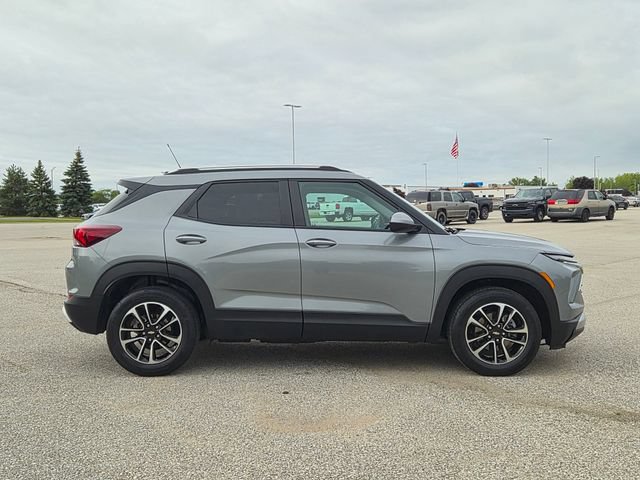 Used 2024 Chevrolet TrailBlazer LT w/ Convenience Package FWD image 4