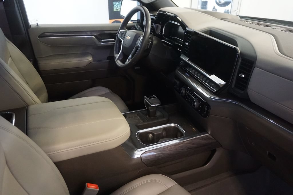 Used 2023 Chevrolet Silverado 1500 LTZ w/ LTZ Premium Package AWD/4WD image 26