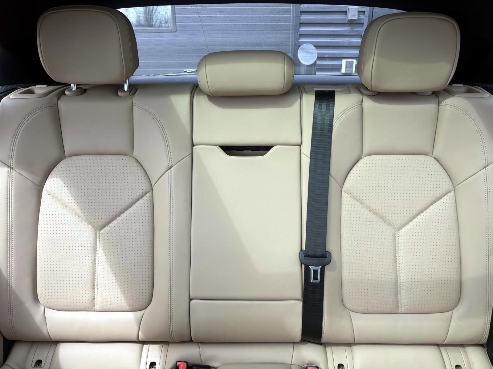 Used 2025 Porsche Macan image 37