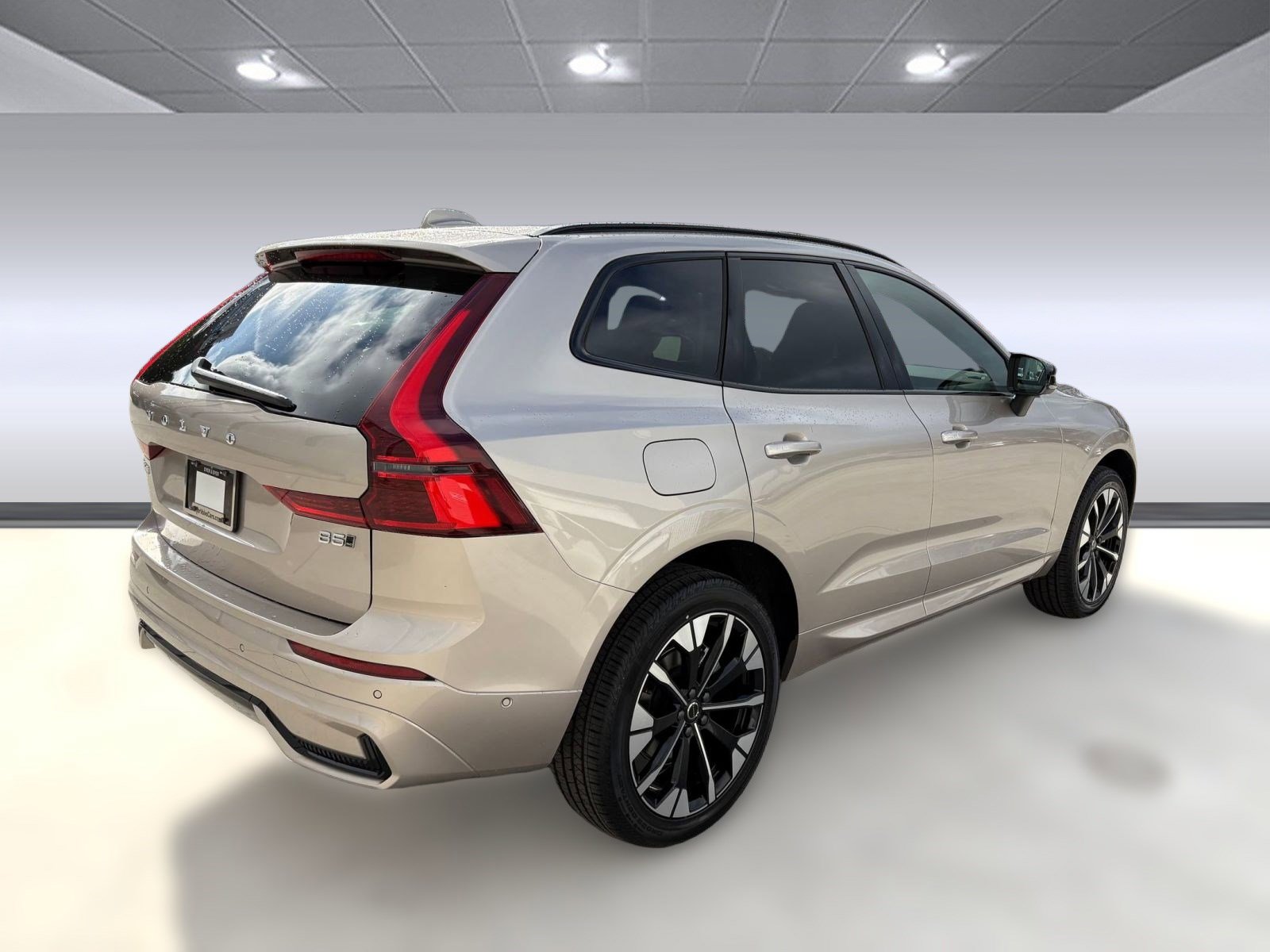 New 2026 Volvo XC60 B5 Plus w/ Climate Package image 9