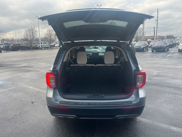 Used 2022 Ford Explorer XLT w/ Equipment Group 202A image 6