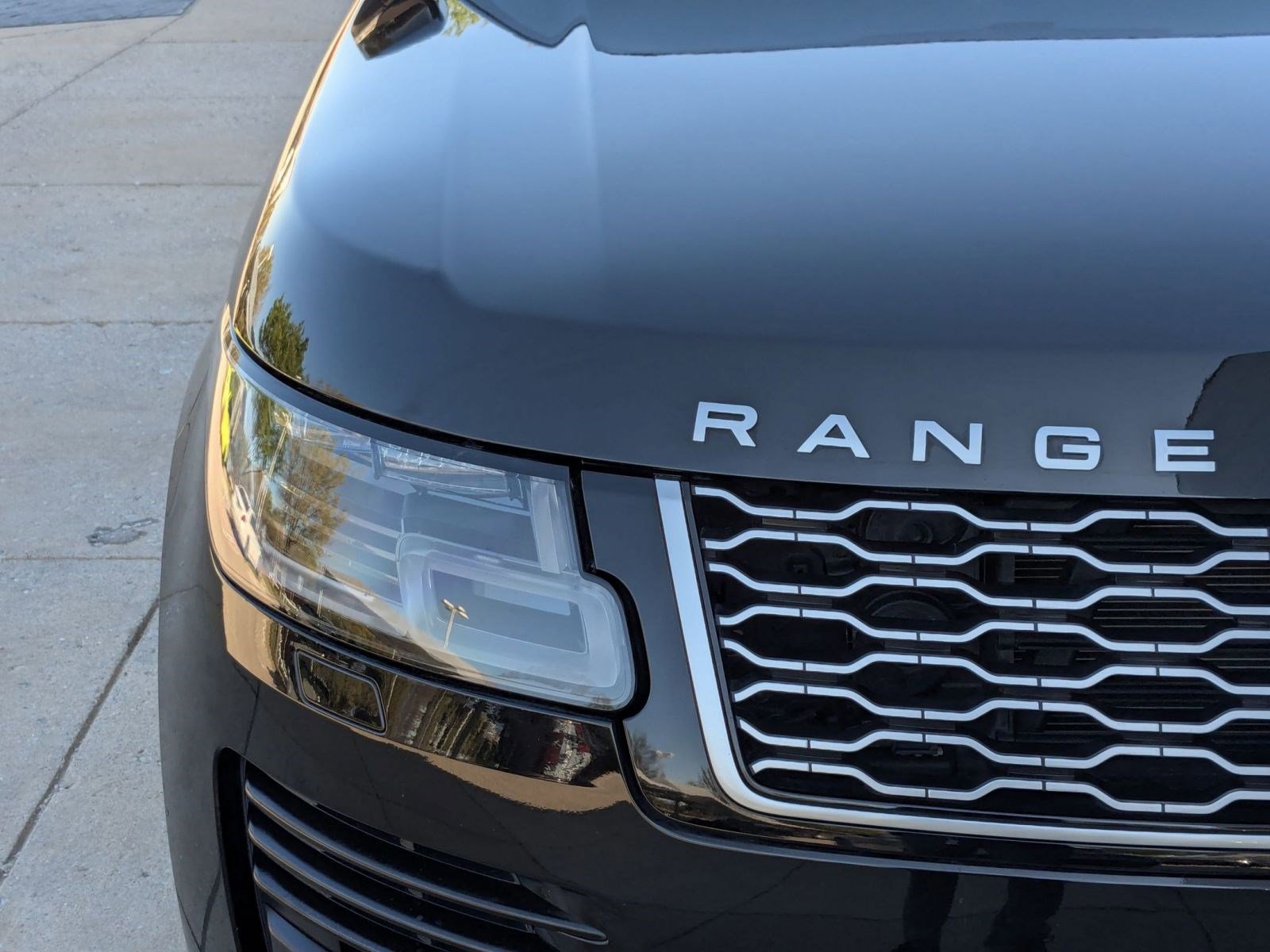 Used 2019 Land Rover Range Rover Long Wheelbase Supercharged image 12