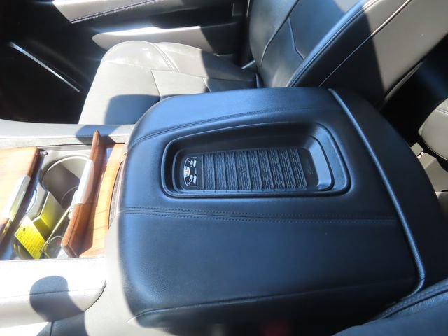 Used 2020 Cadillac Escalade Premium Luxury AWD/4WD image 40