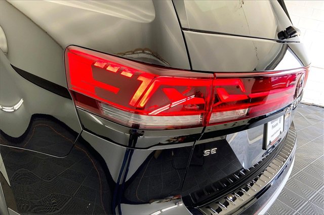 Used 2025 Volkswagen Atlas Peak Edition SE image 30