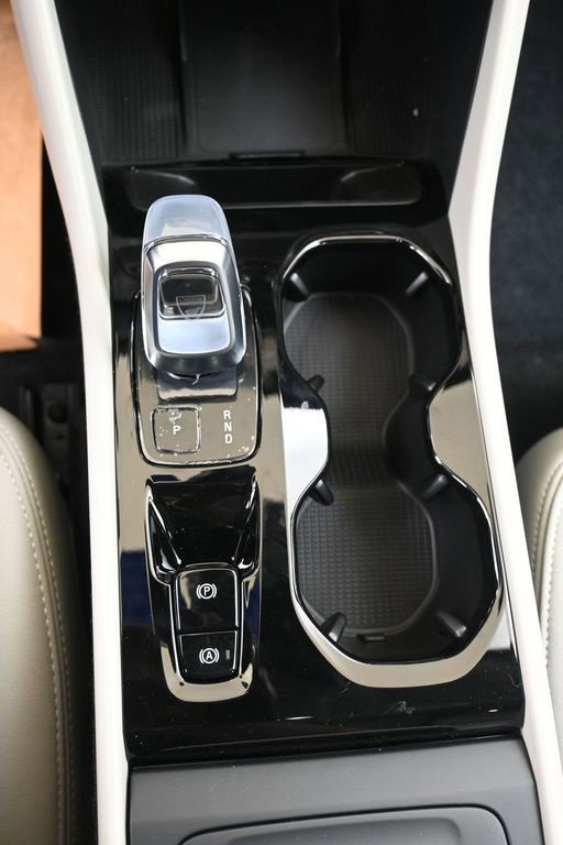 New 2026 Volvo XC40 B5 Ultra w/ Protection Package Premier image 28