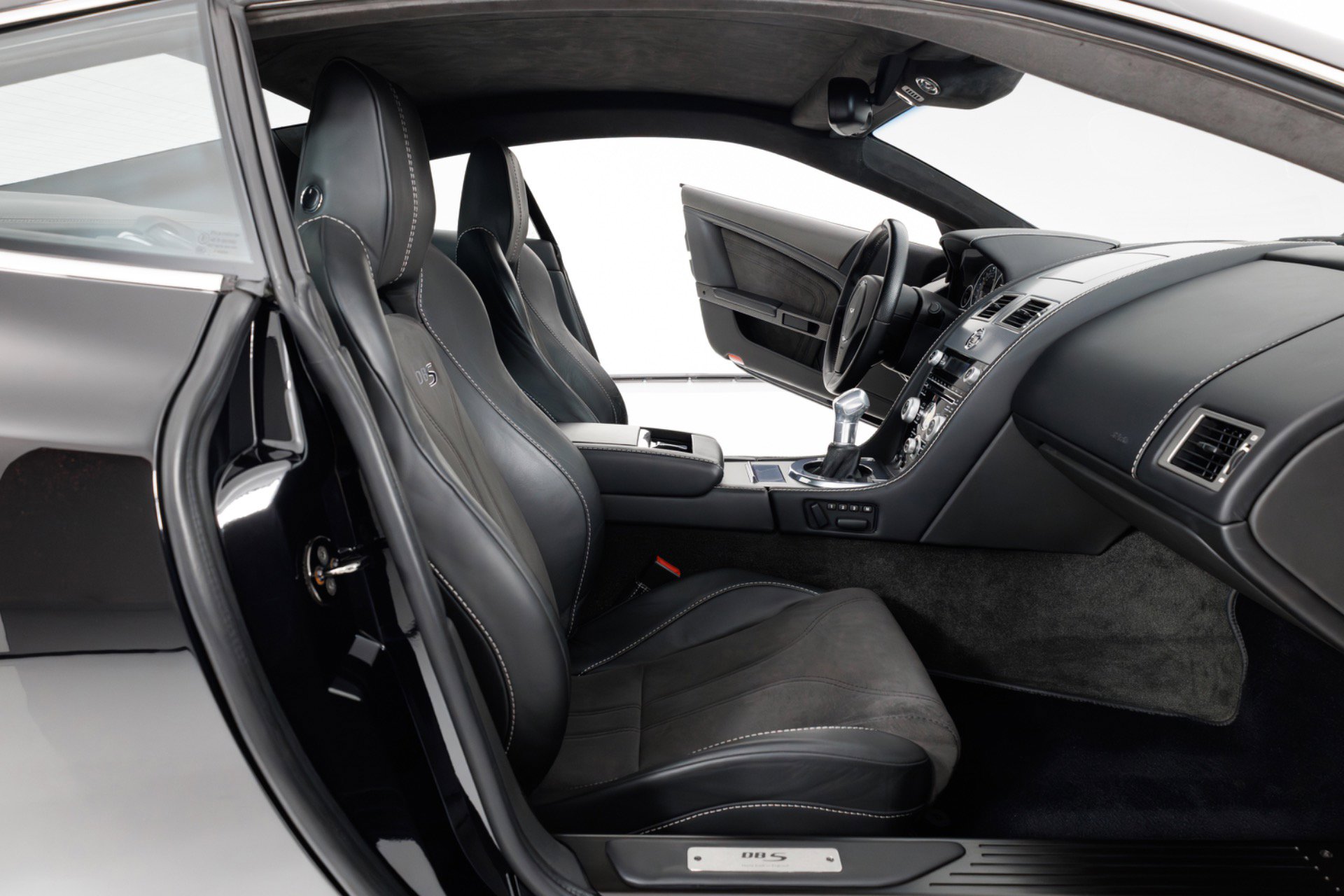 Used 2009 Aston Martin DBS Coupe RWD image 32