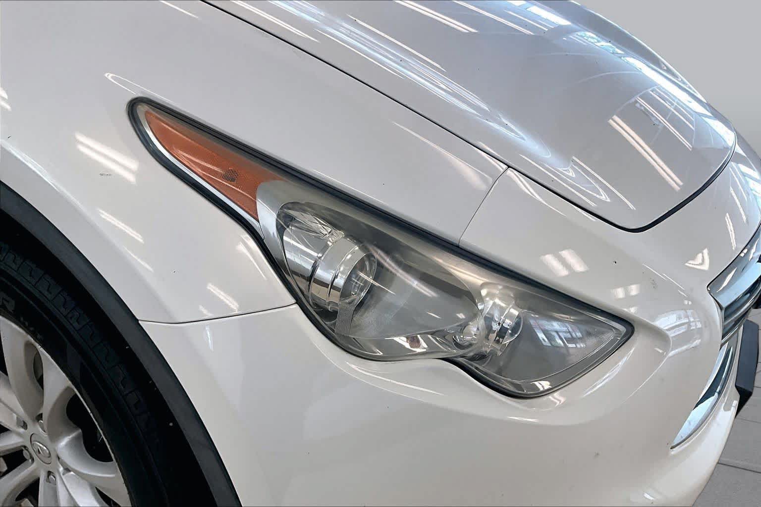 Used 2014 INFINITI QX70 AWD w/ Premium Package image 25