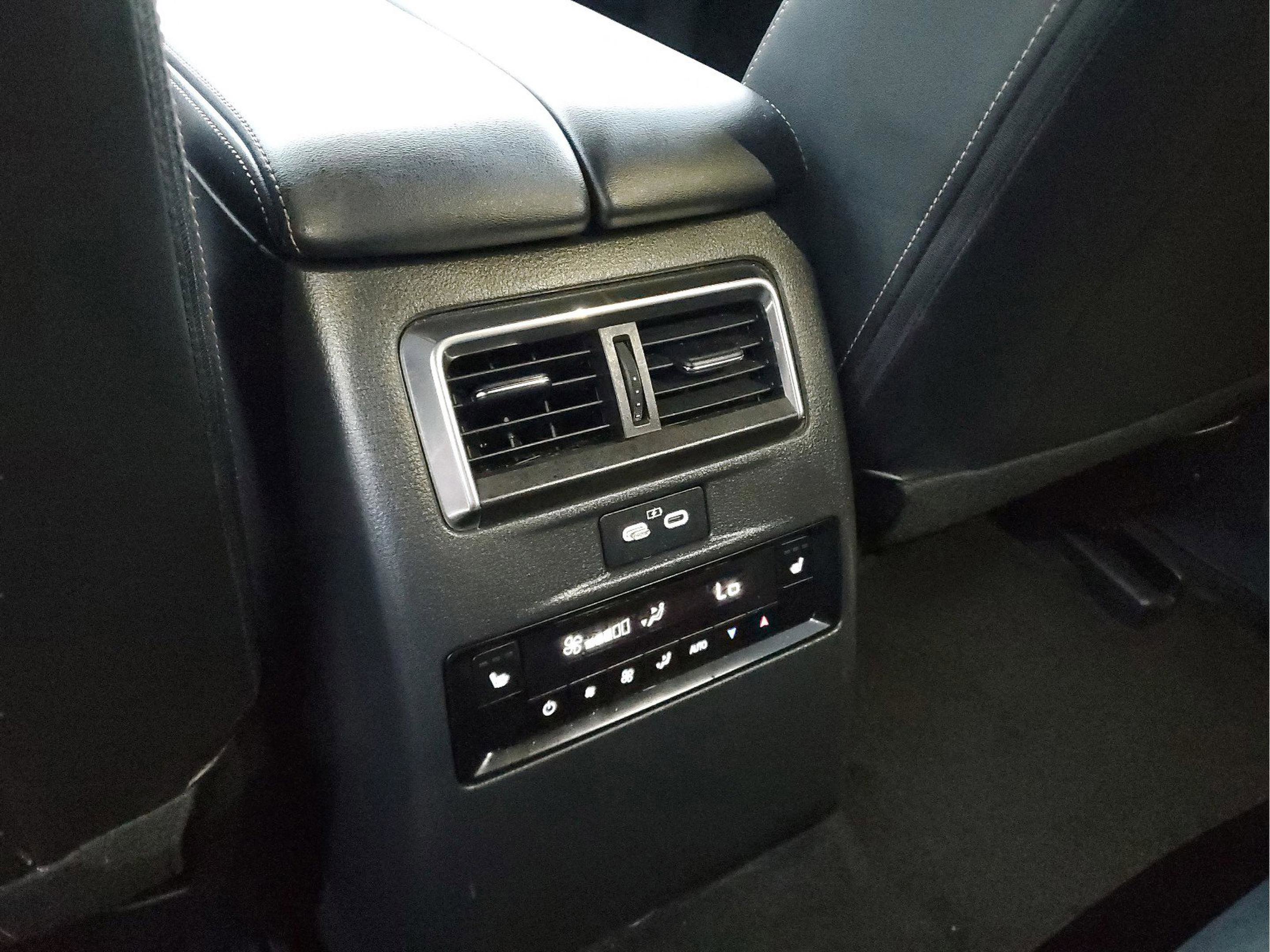 Used 2025 MAZDA CX-70 Plug-In Hybrid w/ Premium Plus AWD/4WD image 12