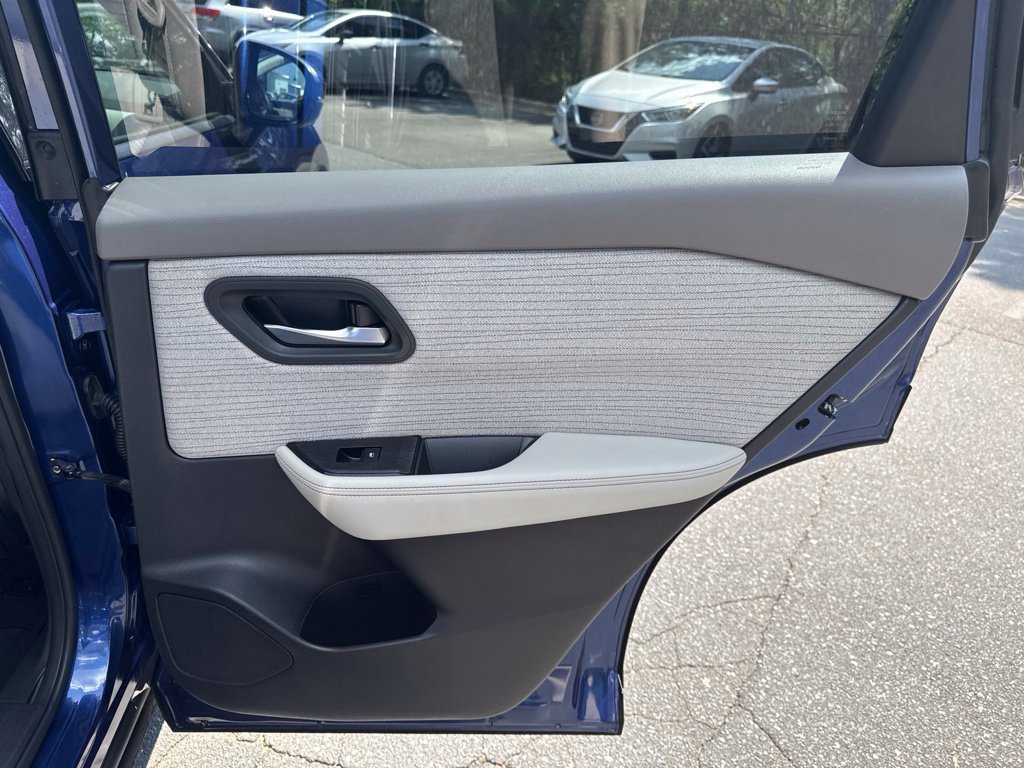 Used 2021 Nissan Rogue SV AWD/4WD image 32