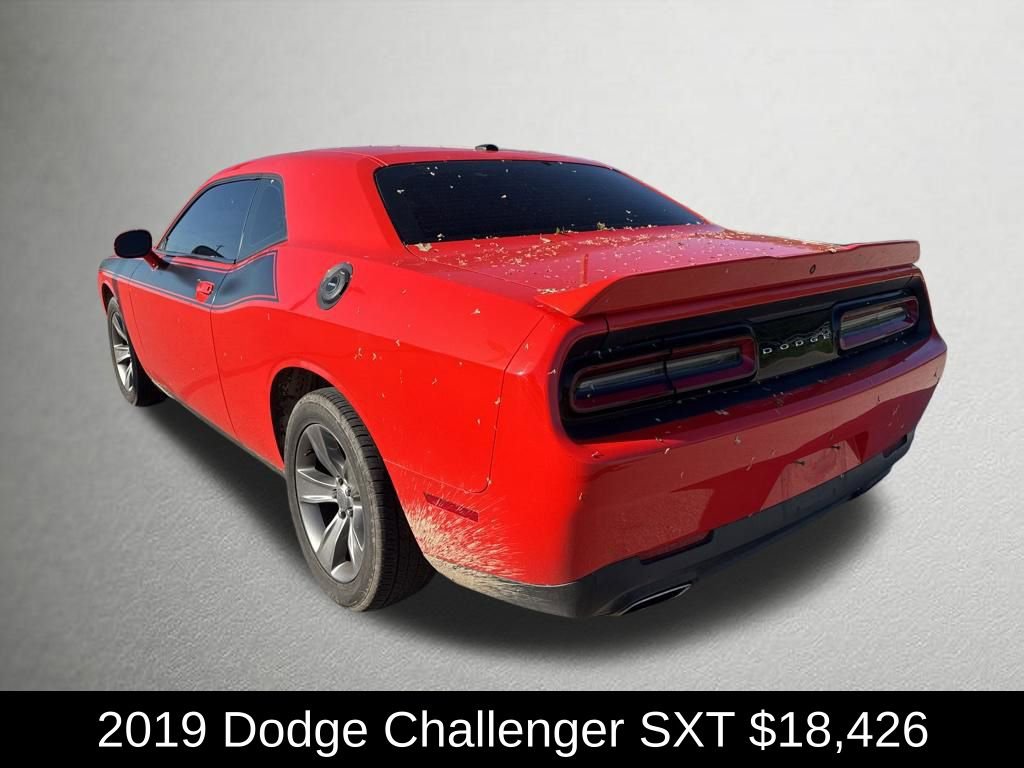 Used 2019 Dodge Challenger SXT RWD image 5