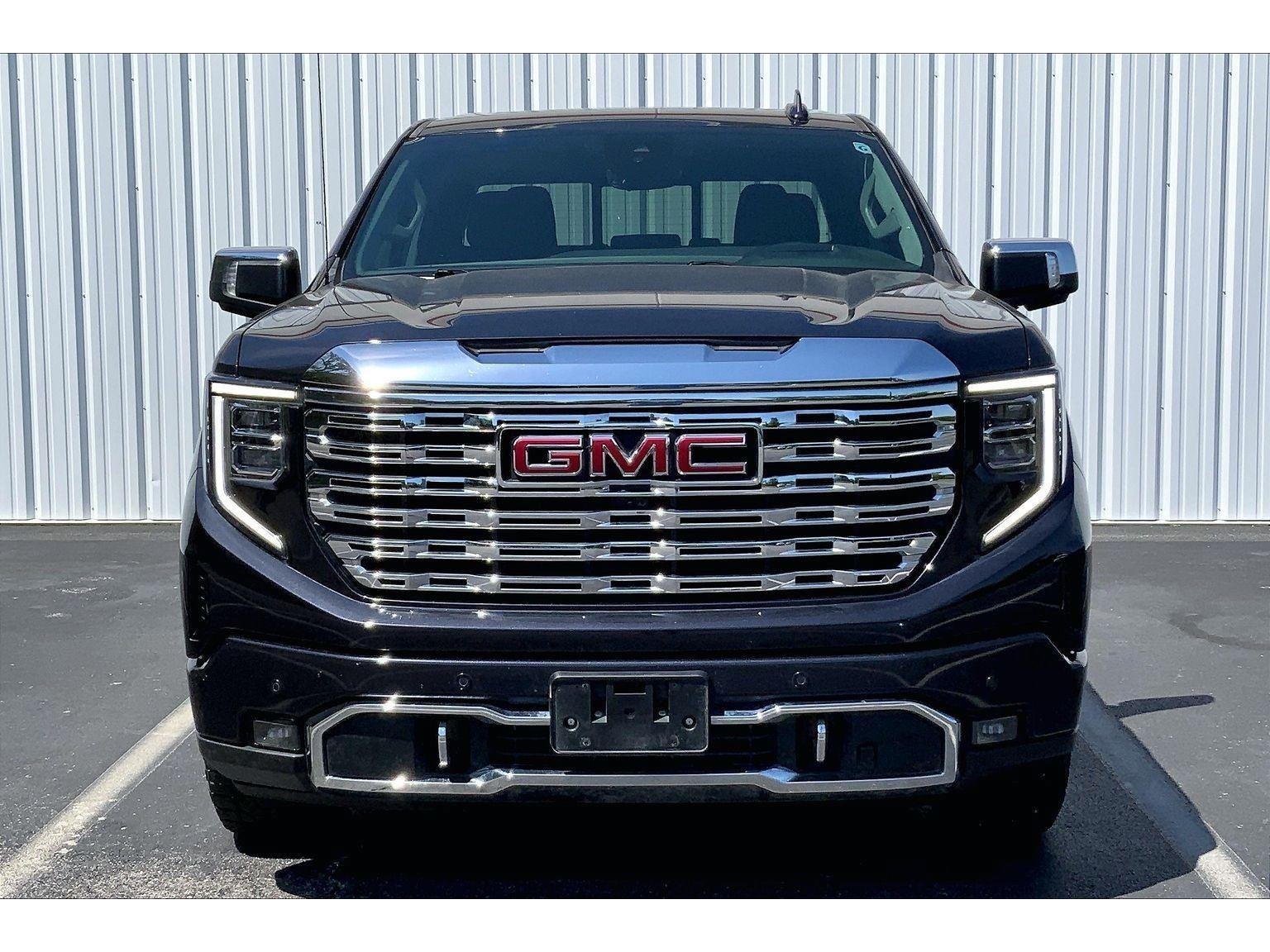 Used 2024 GMC Sierra 1500 Denali AWD/4WD image 3