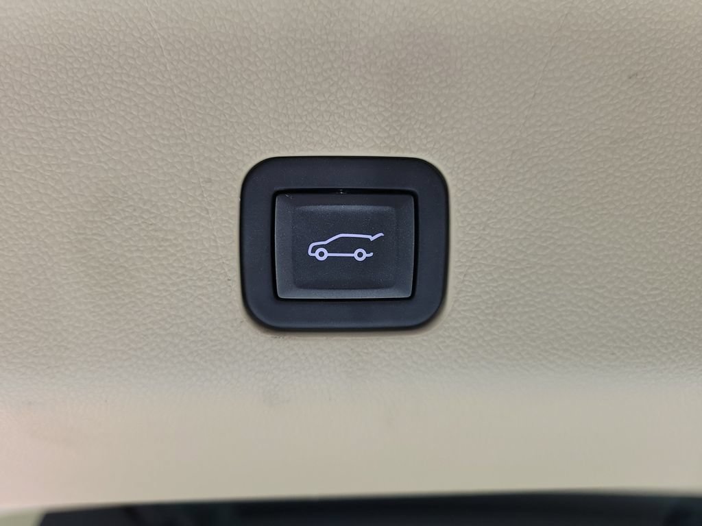 Used 2024 Cadillac Escalade Premium Luxury AWD/4WD image 9
