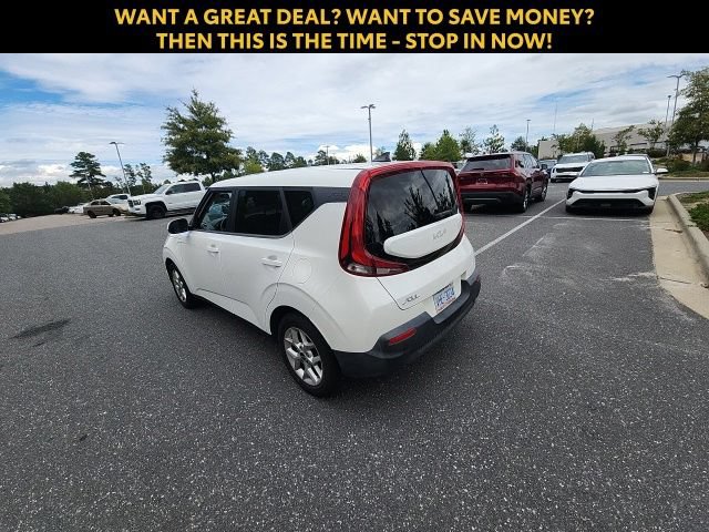 Used 2022 Kia Soul LX w/ Technology Package FWD image 9