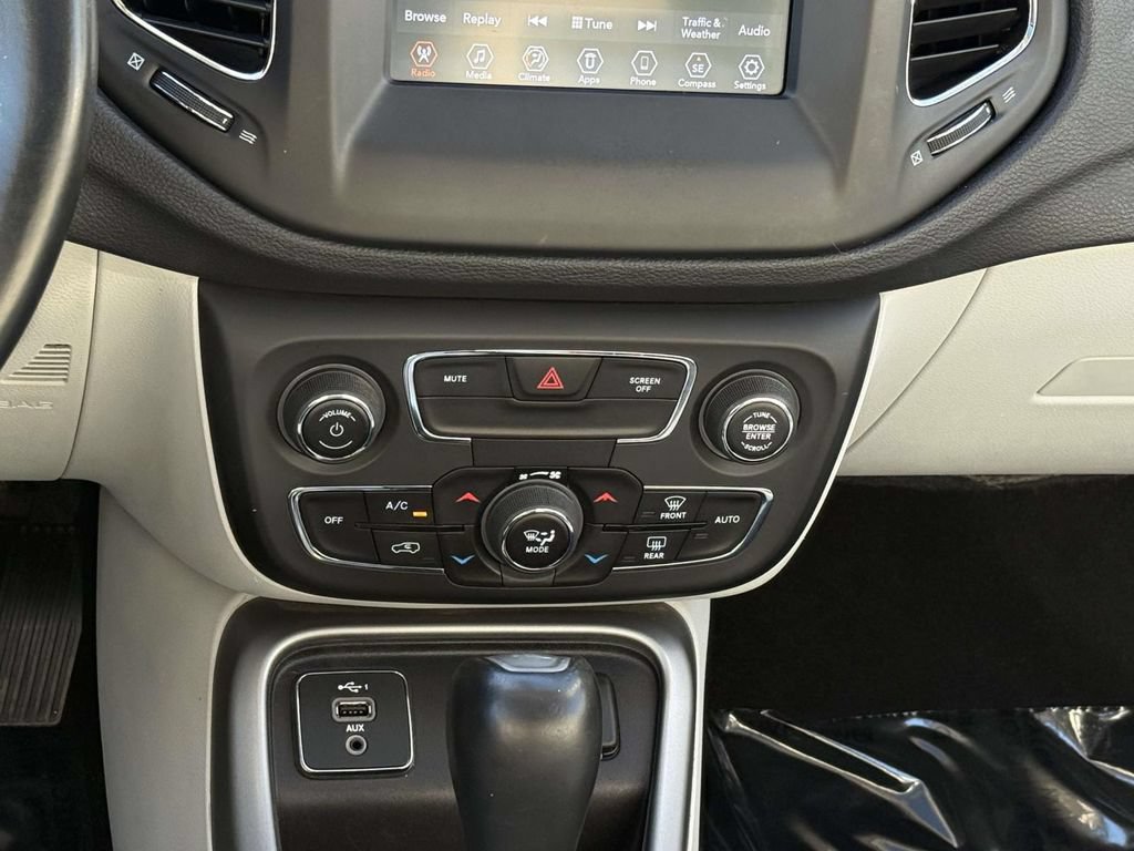 Used 2019 Jeep Compass Latitude FWD image 21