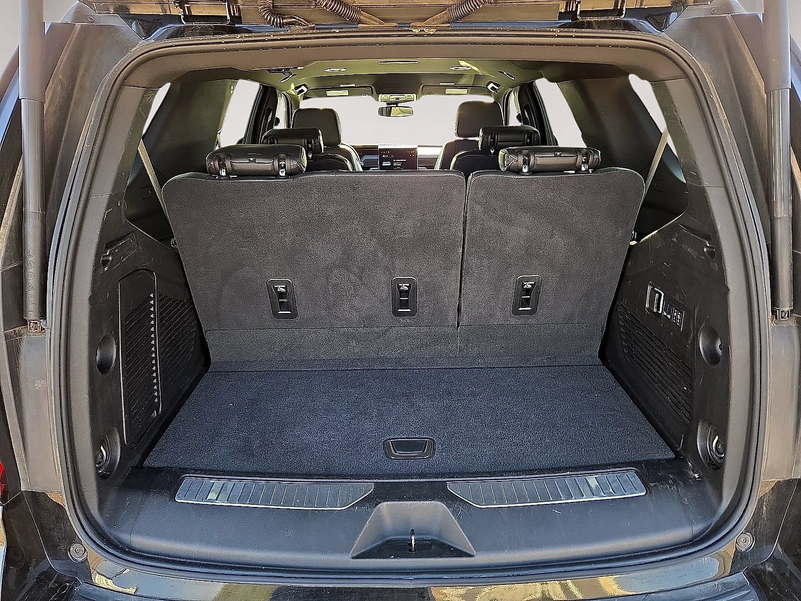 Used 2025 GMC Yukon Denali AWD/4WD image 14