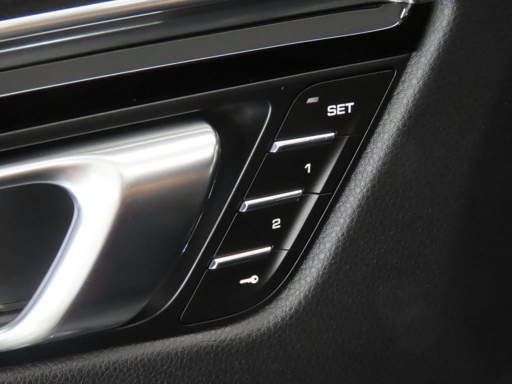Certified 2026 Porsche Macan AWD/4WD image 35