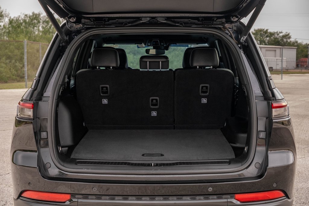 Used 2023 Jeep Grand Cherokee Altitude image 24