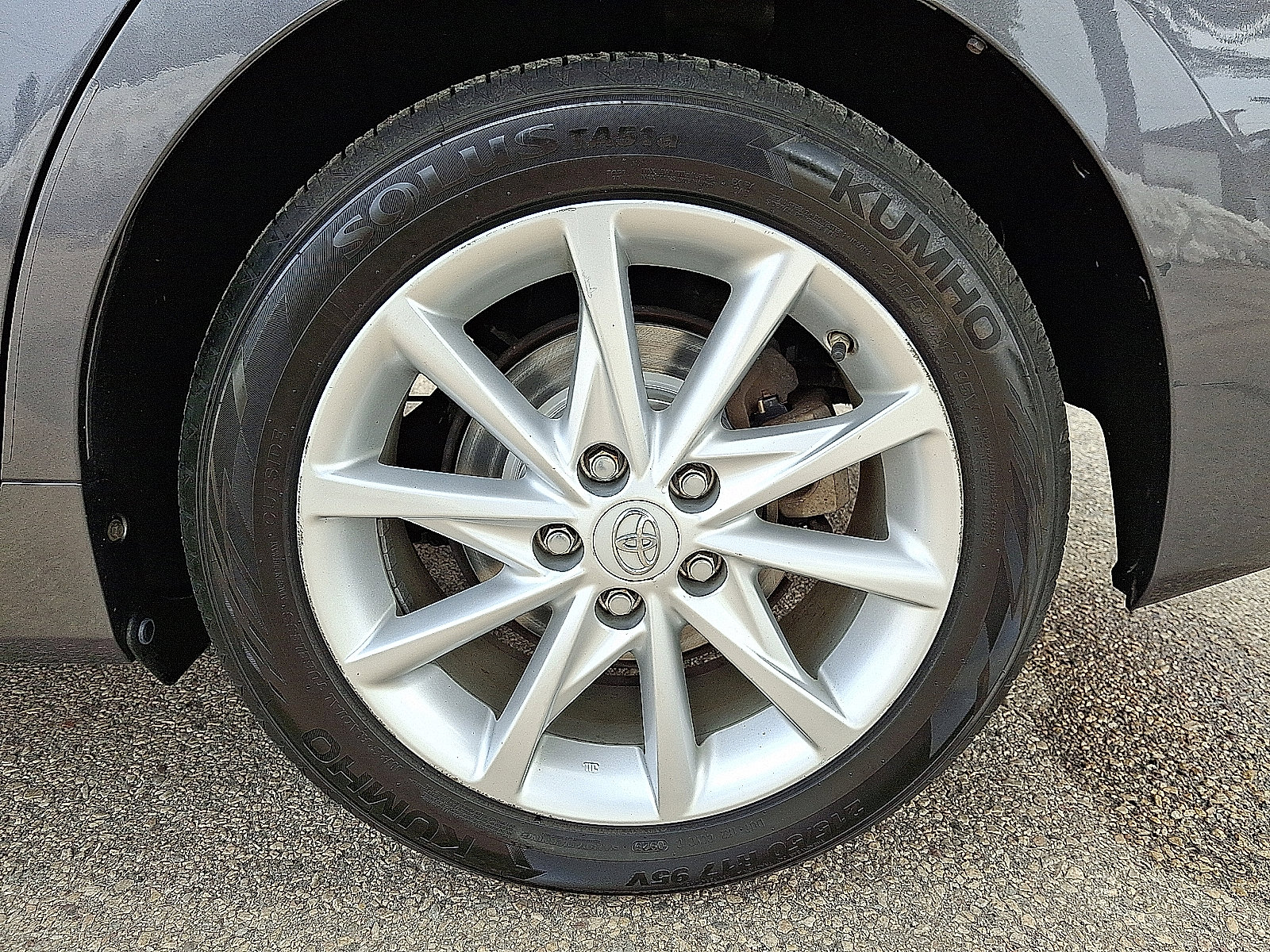 Used 2014 Toyota Prius V Five image 9