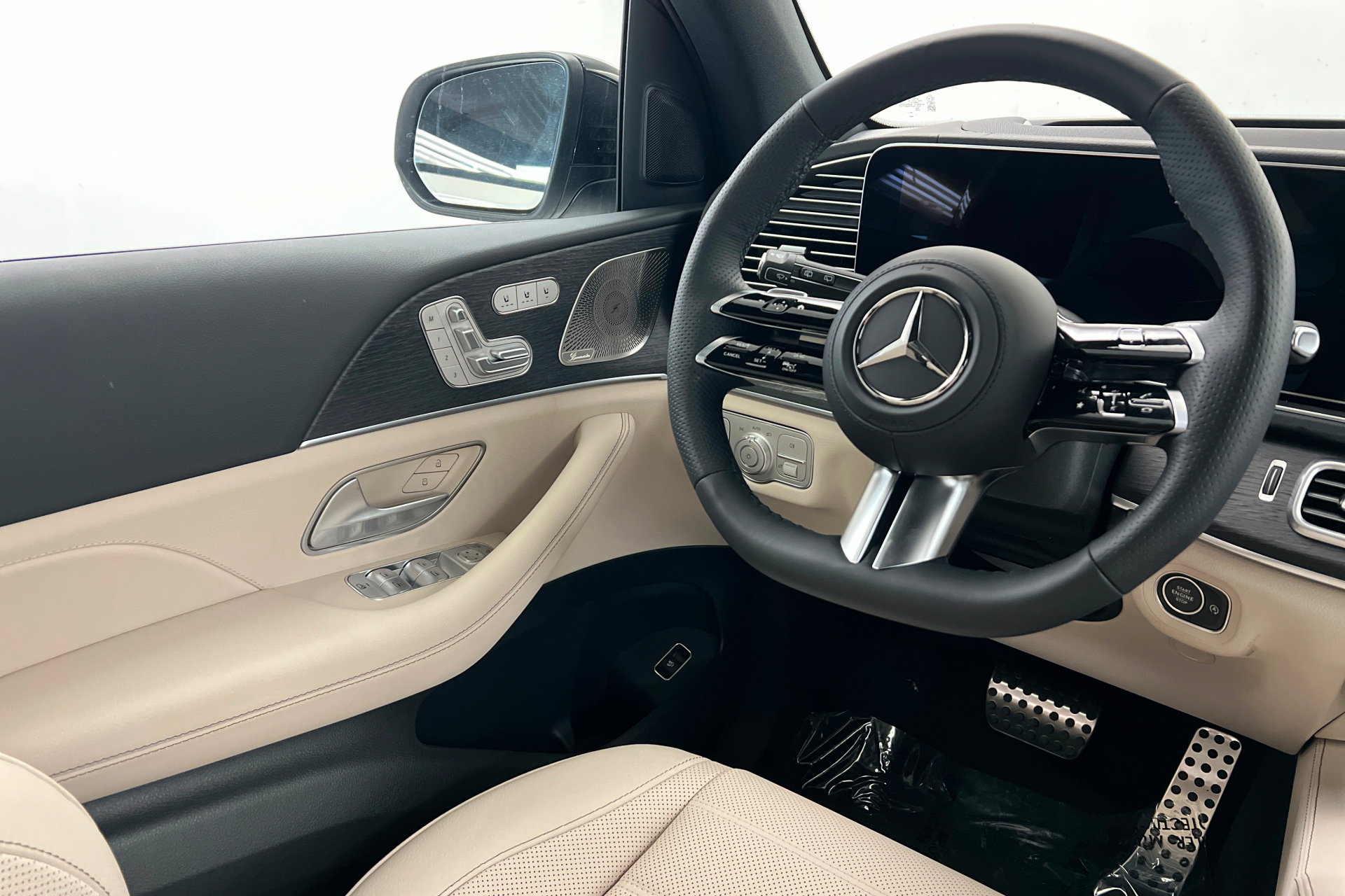 New 2026 Mercedes-Benz GLS 580 4MATIC image 11
