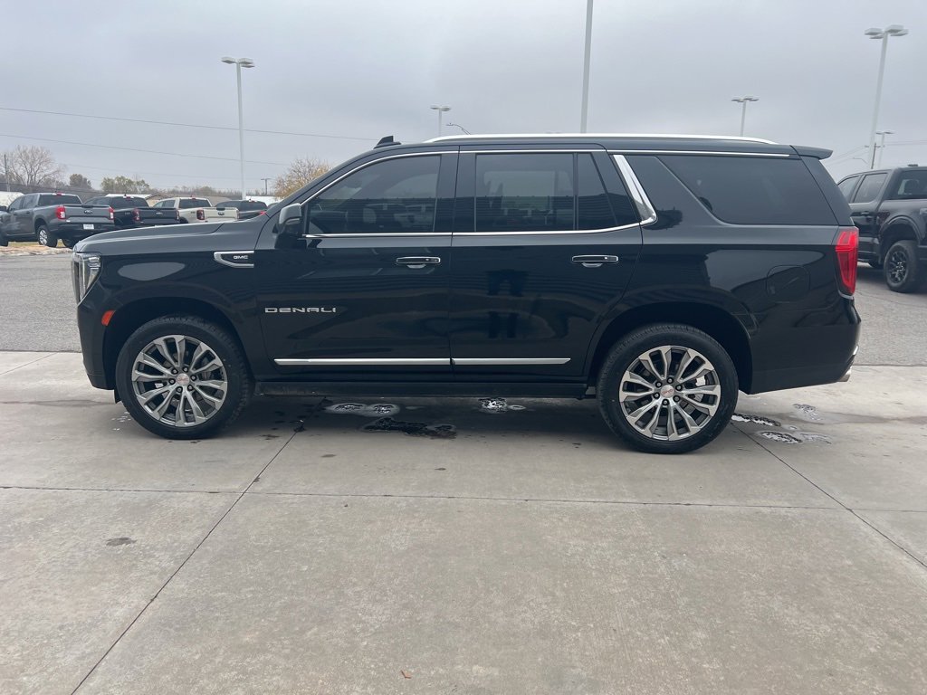 Used 2021 GMC Yukon Denali w/ Denali Premium Package image 8