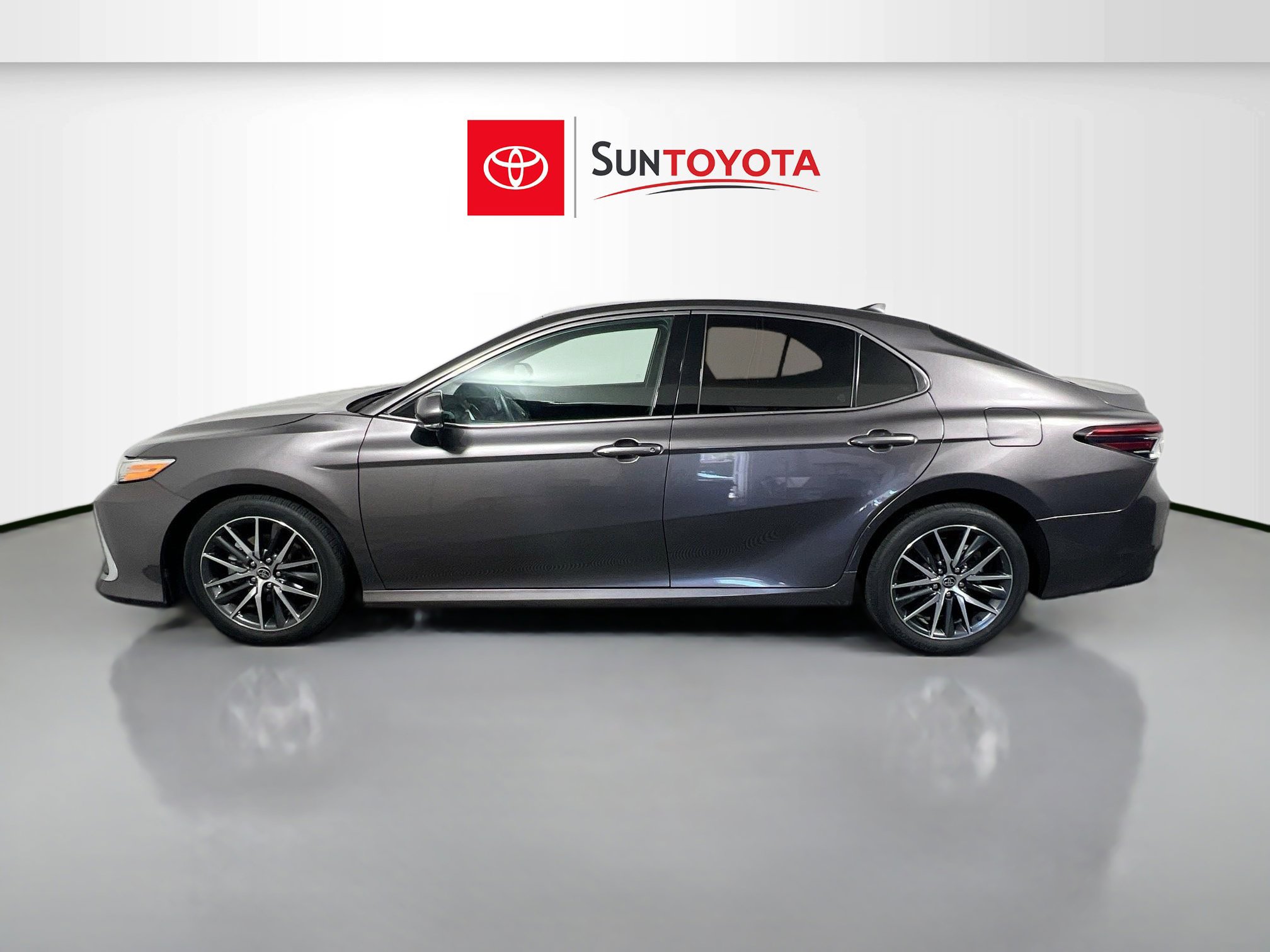 Used 2024 Toyota Camry XLE FWD image 7