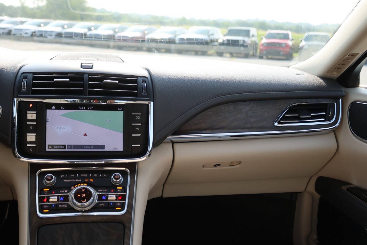 Used 2017 Lincoln Continental Select FWD image 24
