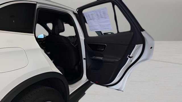 Used 2024 Mercedes-Benz GLC 300 4MATIC image 28