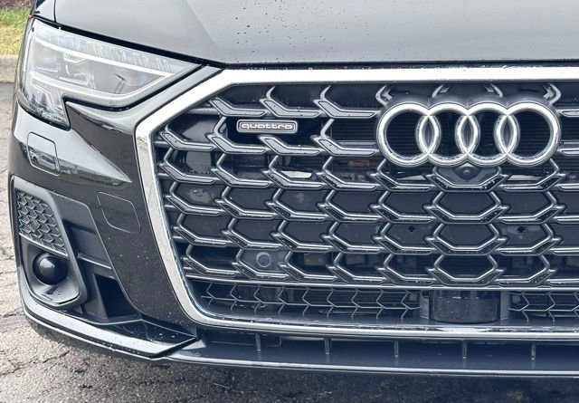 Used 2023 Audi A8 L 3.0T image 3