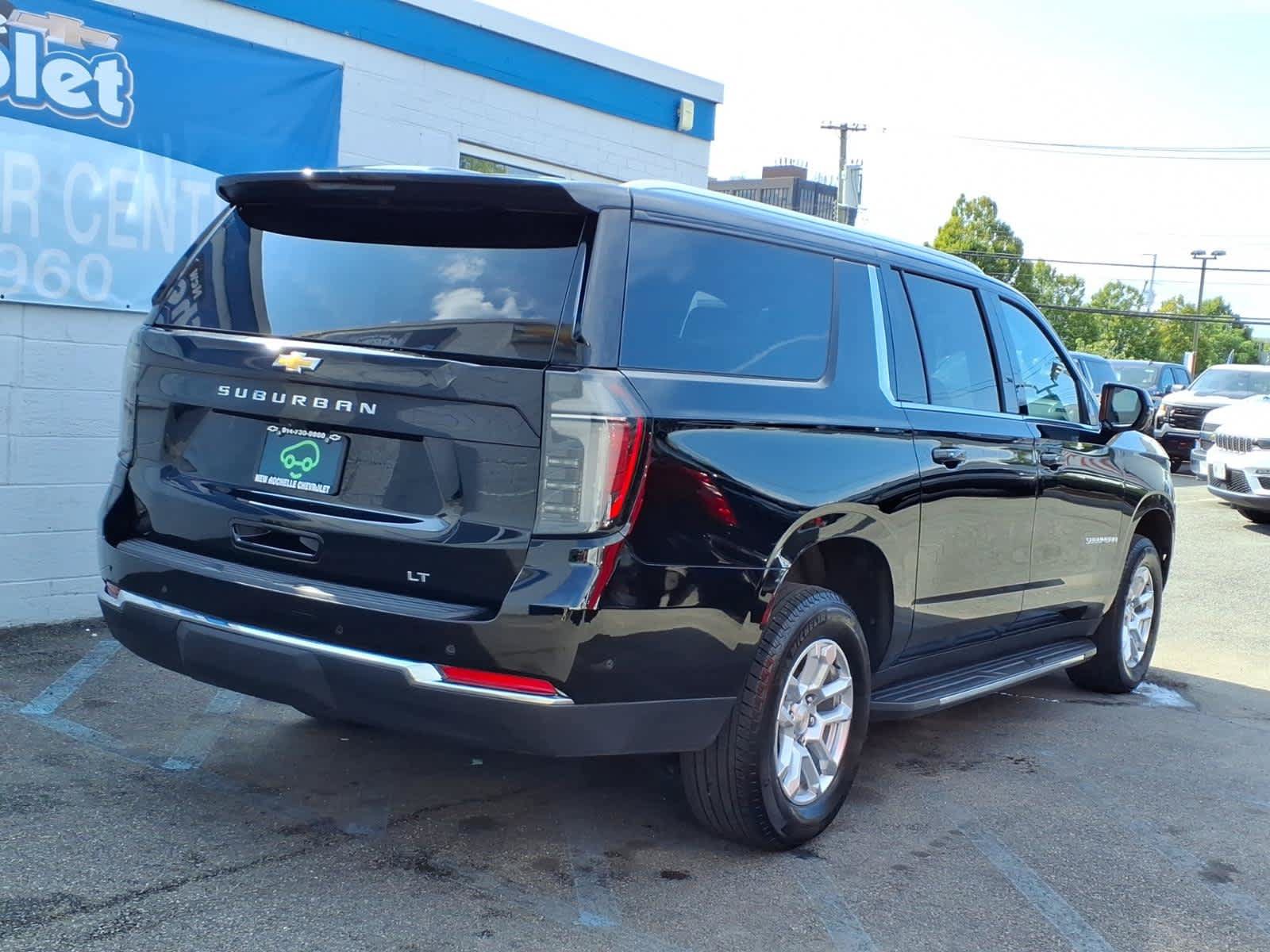 Used 2026 Chevrolet Suburban LT w/ Comfort Package AWD/4WD image 6
